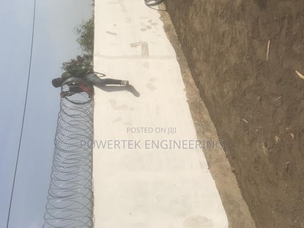 Sharp Razor Wire Fencing System · Photo 1