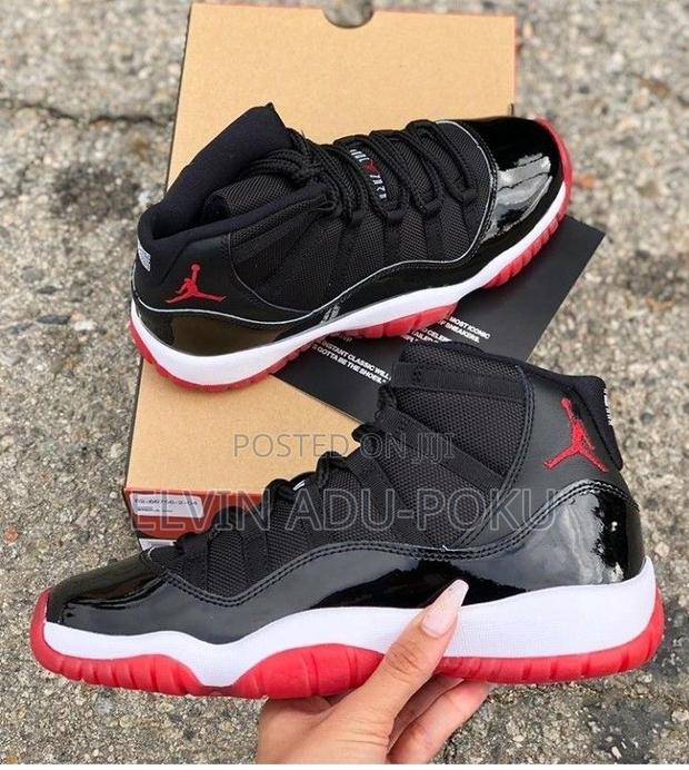 Air Jordan 11 Retro High "Bred” · Photo 1