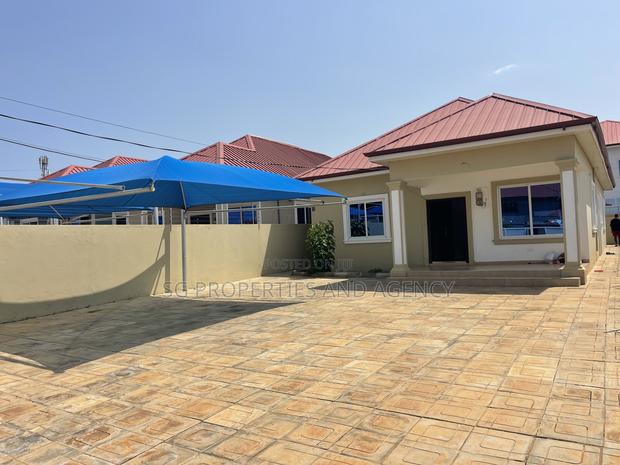 3bdrm House in Batsonaa, Baatsona Total for rent · Photo 1