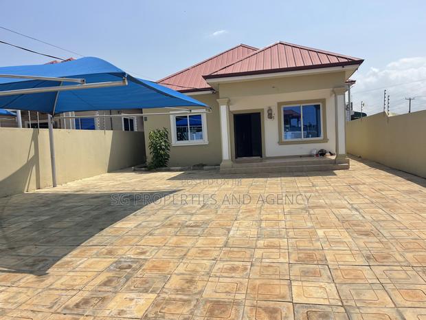 3bdrm House in Batsonaa, Baatsona Total for rent · Photo 2