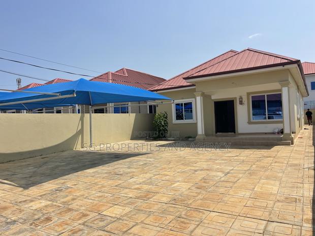 3bdrm House in Batsonaa, Baatsona Total for rent · Photo 4