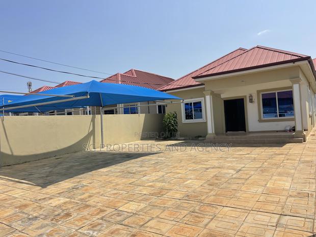 3bdrm House in Batsonaa, Baatsona Total for rent · Photo 3