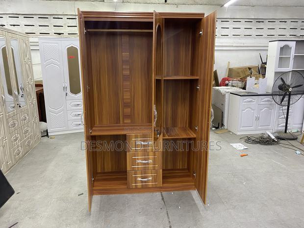 Wardrobe 3 in 1 With Mirror · Photo 2