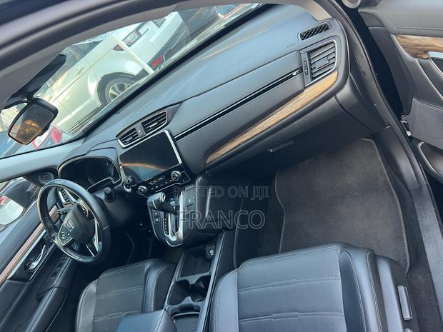 Honda CR-V Touring AWD 2019 White · Photo 2