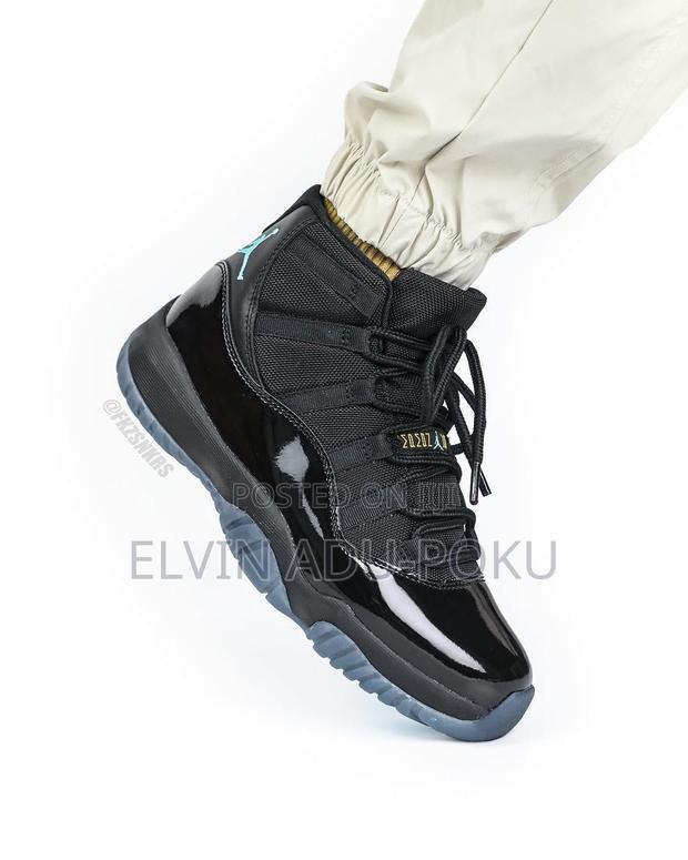 Air Jordan 11 Retro "Cap And Gown" · Photo 1