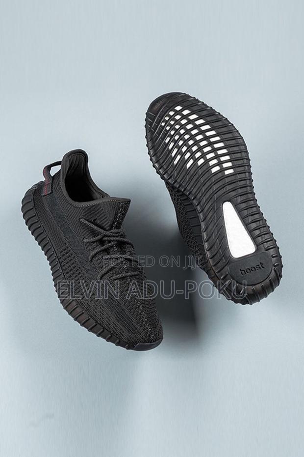 Adidas Yeezy Boost 350 V2 “Static Black” · Photo 2