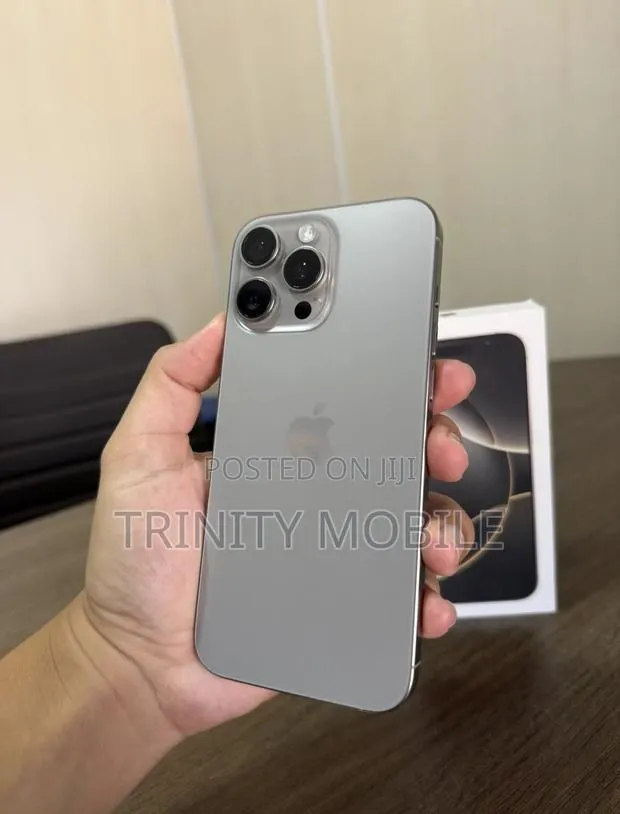New Apple iPhone 16 Pro Max 1 TB Silver · Photo 1