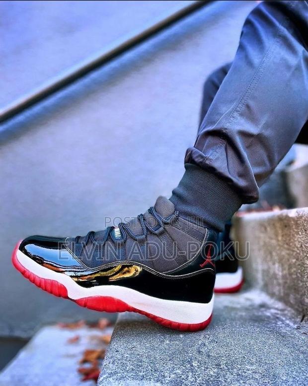 Air Jordan 11 Retro High "Bred” · Photo 2