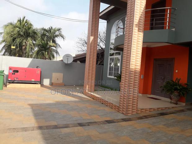 Furnished 4bdrm Duplex in West Legon for sale · Photo 2