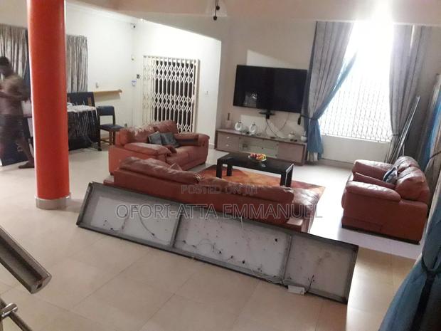 Furnished 4bdrm Duplex in West Legon for sale · Photo 8