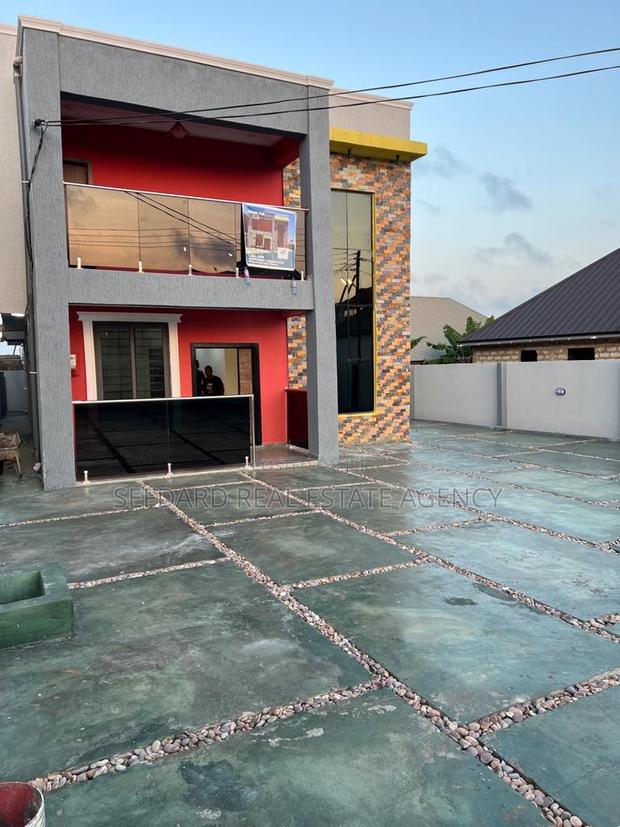 4bdrm Duplex in Sefdard Real Estate, Kasoa for sale · Photo 2