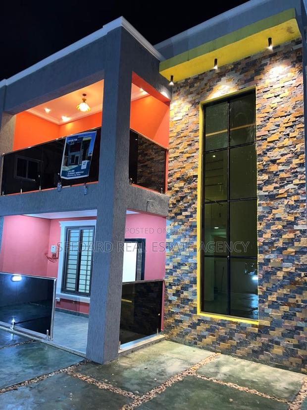 4bdrm Duplex in Sefdard Real Estate, Kasoa for sale · Photo 4