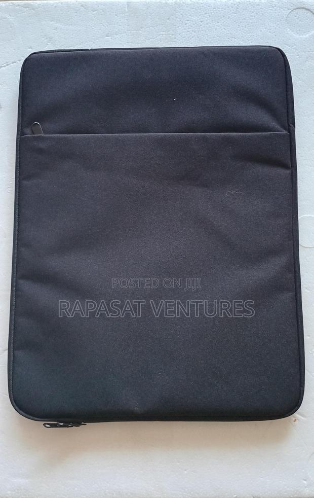Laptop Sleeve Bag 15.6" (Black 1 Side Zip) · Photo 1
