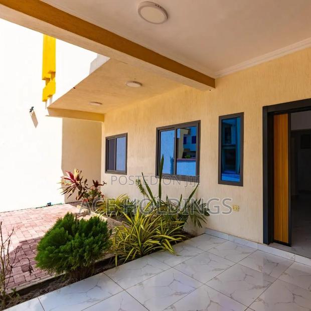 4bdrm Townhouse / Terrace in Achimota for rent · Photo 2