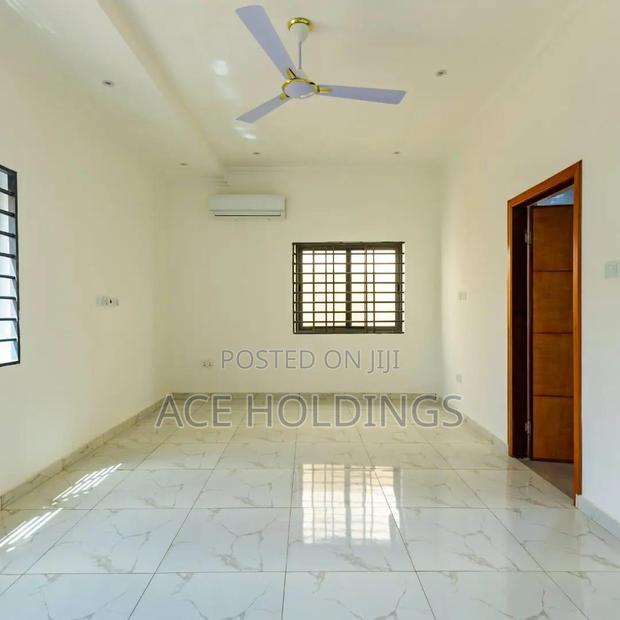 4bdrm Townhouse / Terrace in Achimota for rent · Photo 8