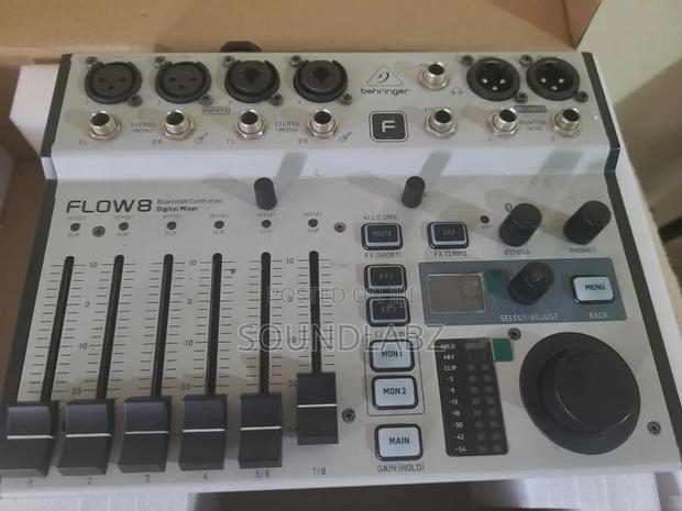Behringer Flow 8 Digital Mixer · Photo 2