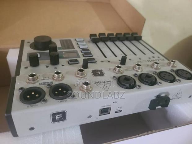 Behringer Flow 8 Digital Mixer · Photo 3