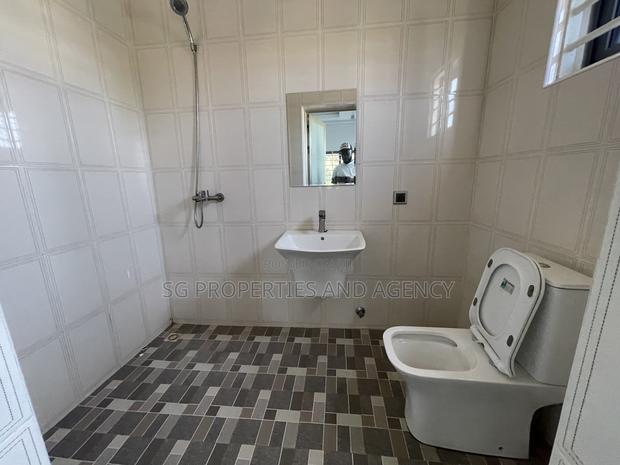 2bdrm Apartment in Batsonaa, Baatsona Total for rent · Photo 5