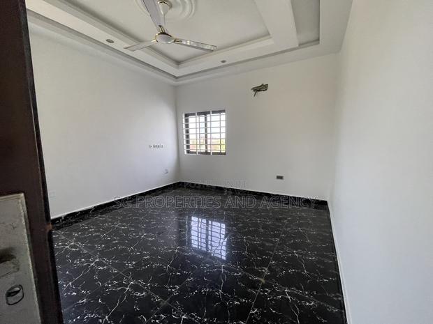 2bdrm Apartment in Batsonaa, Baatsona Total for rent · Photo 6
