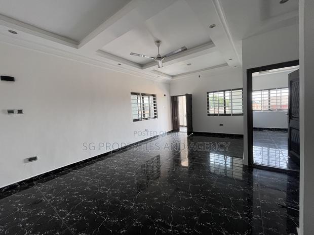 2bdrm Apartment in Batsonaa, Baatsona Total for rent · Photo 7