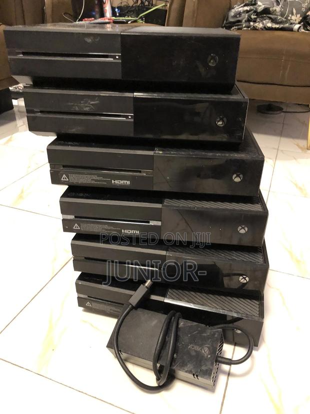 Xbox One 10 Games 1 Pad · Photo 1