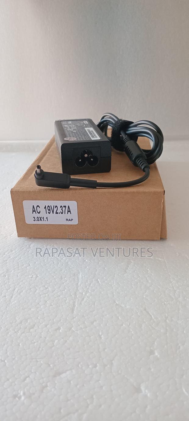 Acer 19v 2.37a Adapter Small Pin · Photo 1