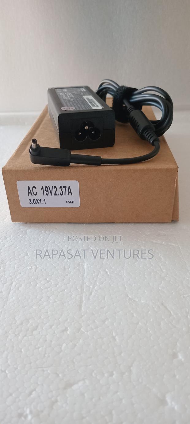 Acer 19v 2.37a Adapter Small Pin · Photo 2
