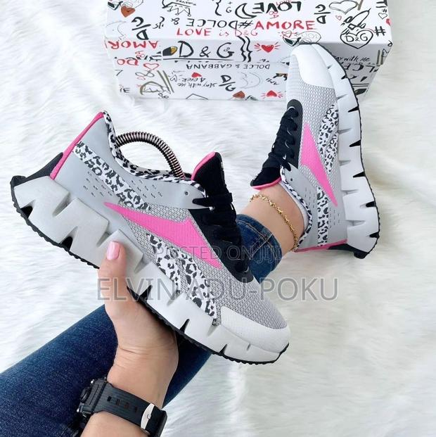 Reebok Ladies Dynamica “ Noir Chalk Gum” · Photo 2