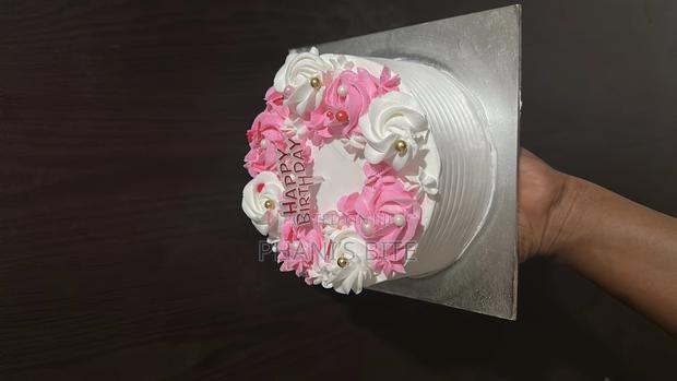 One Layer Beautiful Pink Cake · Photo 1