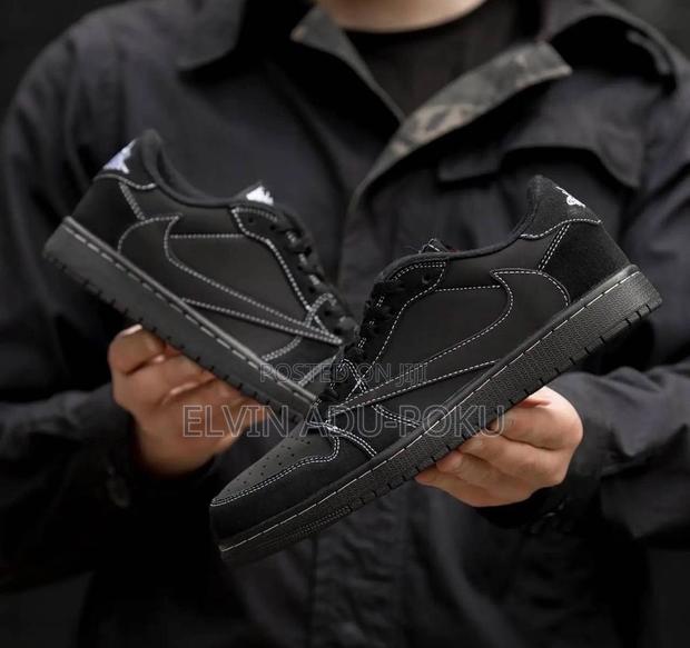 Travis Scott Air Jordan 1 Low Og "Black Phantom" · Photo 1