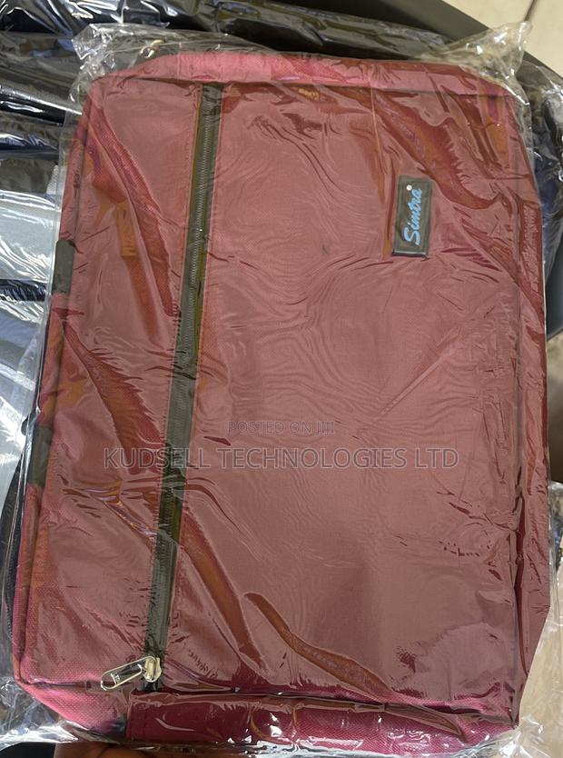 14” Inches Sleek Laptop Bag · Photo 2
