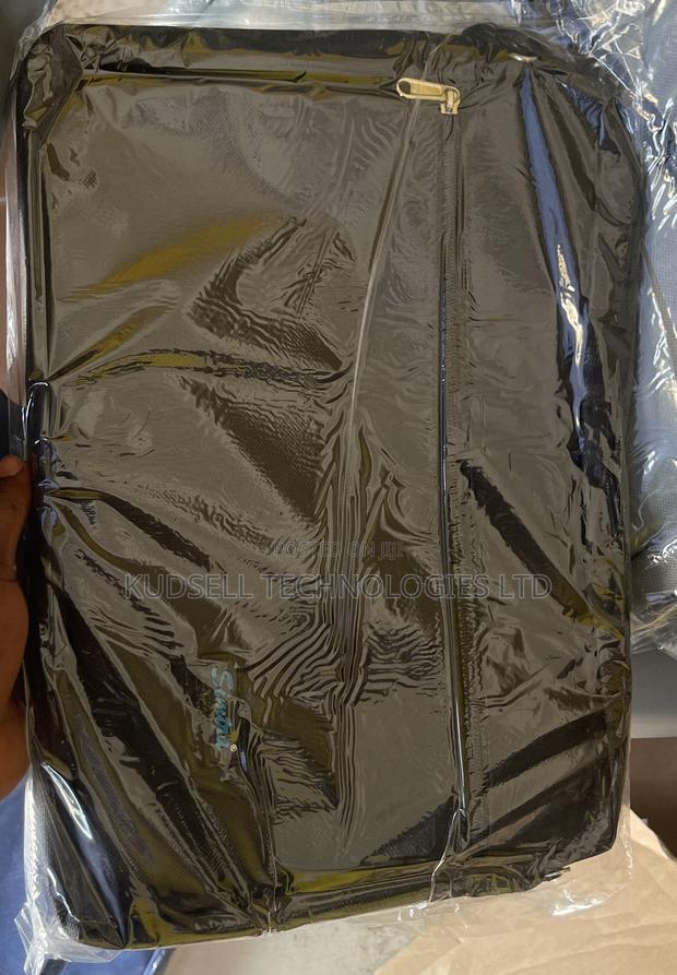 14” Inches Sleek Laptop Bag · Photo 3