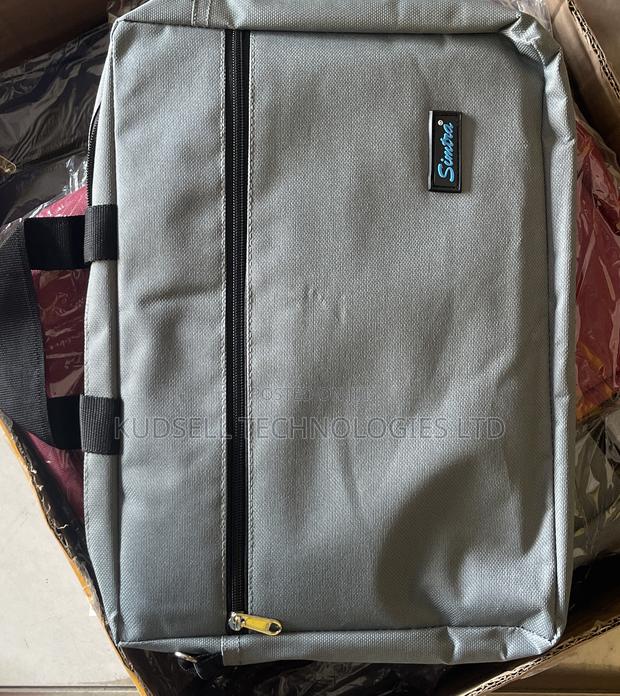 14” Inches Sleek Laptop Bag · Photo 4