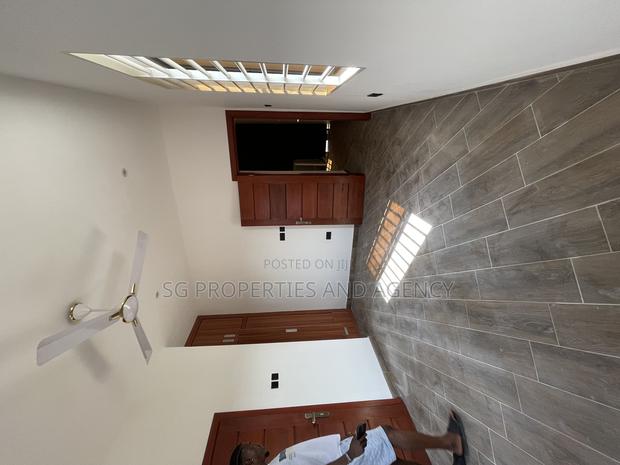 3bdrm Apartment in Batsonaa, Baatsona Total for rent · Photo 2