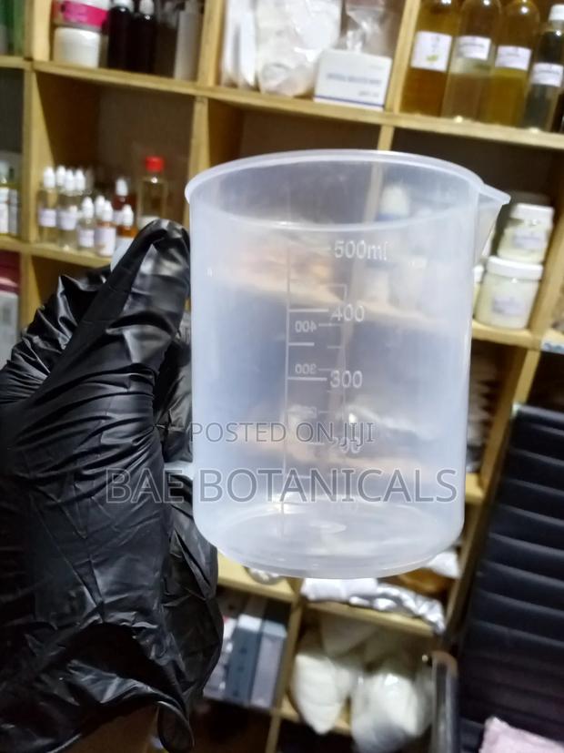 500ml Engraved Plastic Measuring Cup · Photo 1