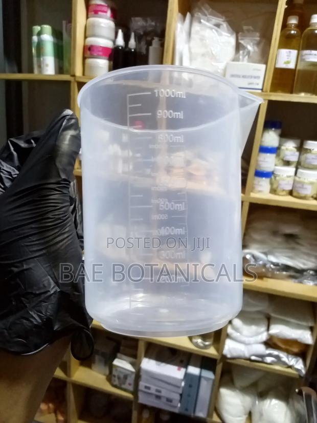 1000ml Engraved Plastic Measuring Cup · Photo 1
