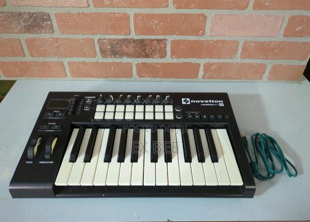 Novation Launchkey 25 Usb Midi Controller · Photo 2