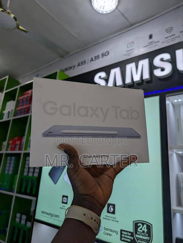 New Samsung Galaxy Tab S10 FE+ 256 GB Blue · Photo 5