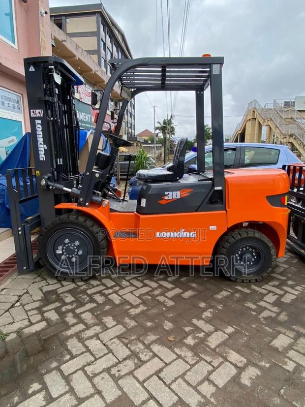 Forklif Machine 3 Tons 4 Meters · Photo 1