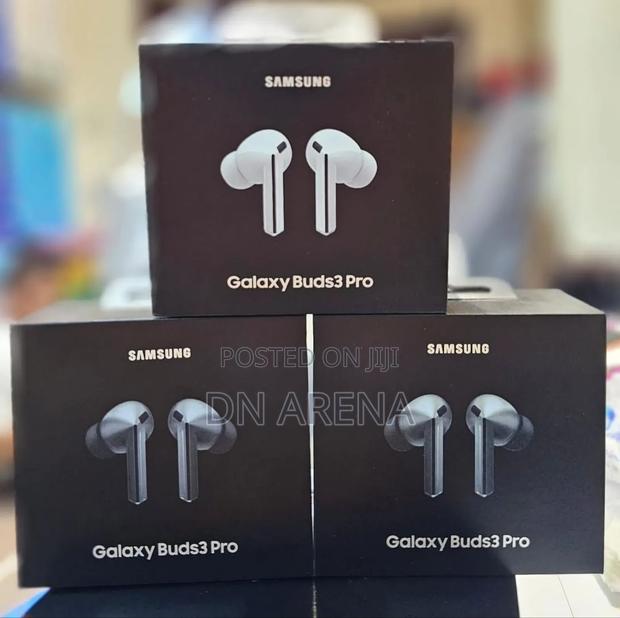 Samsung Galaxy Buds 3 Pro Noise Canceling Blade Lights · Photo 1