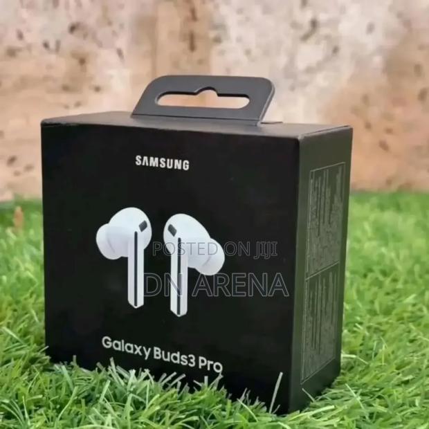 Samsung Galaxy Buds 3 Pro Noise Canceling Blade Lights · Photo 2