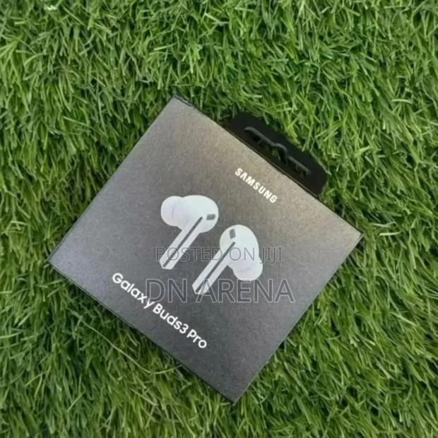 Samsung Galaxy Buds 3 Pro Noise Canceling Blade Lights · Photo 4