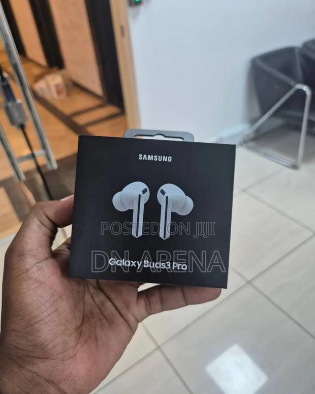Samsung Galaxy Buds 3 Pro Noise Canceling Blade Lights · Photo 7