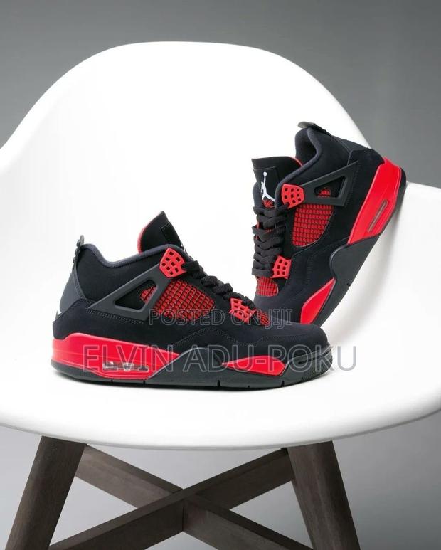 Air Jordan 4 Retro “ Red Thunder” · Photo 1
