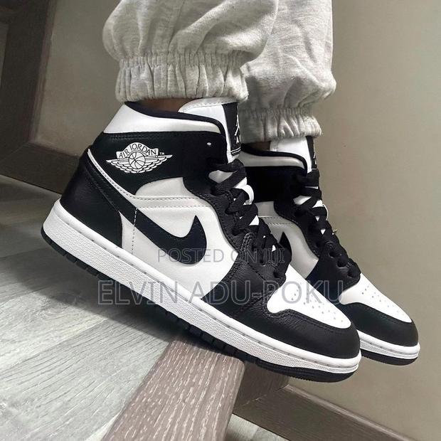 Air Jordan 1 Mid "Panda" · Photo 2