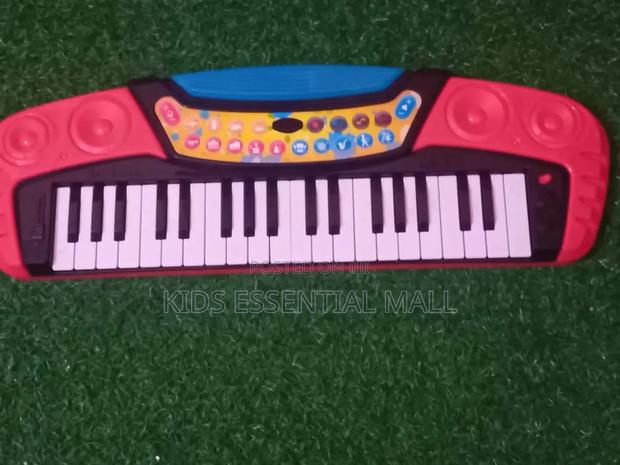 Piano or Keyboard for Children · Photo 1
