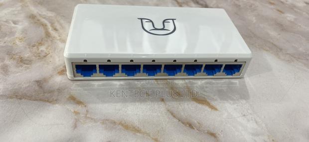 8port 10/100mbps · Photo 2