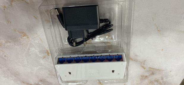 8port 10/100mbps · Photo 3