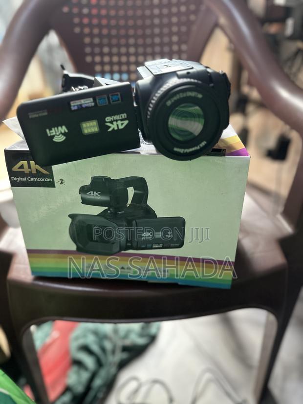 Digital Camera · Photo 2
