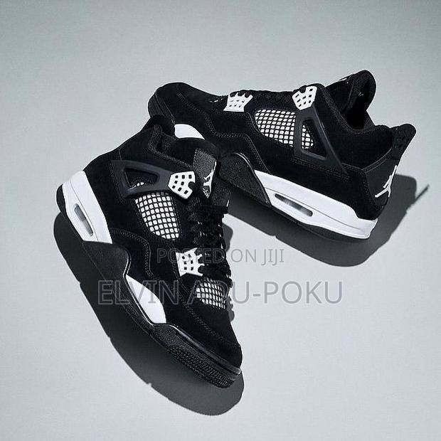 Air Jordan 4 "White Thunder" · Photo 1